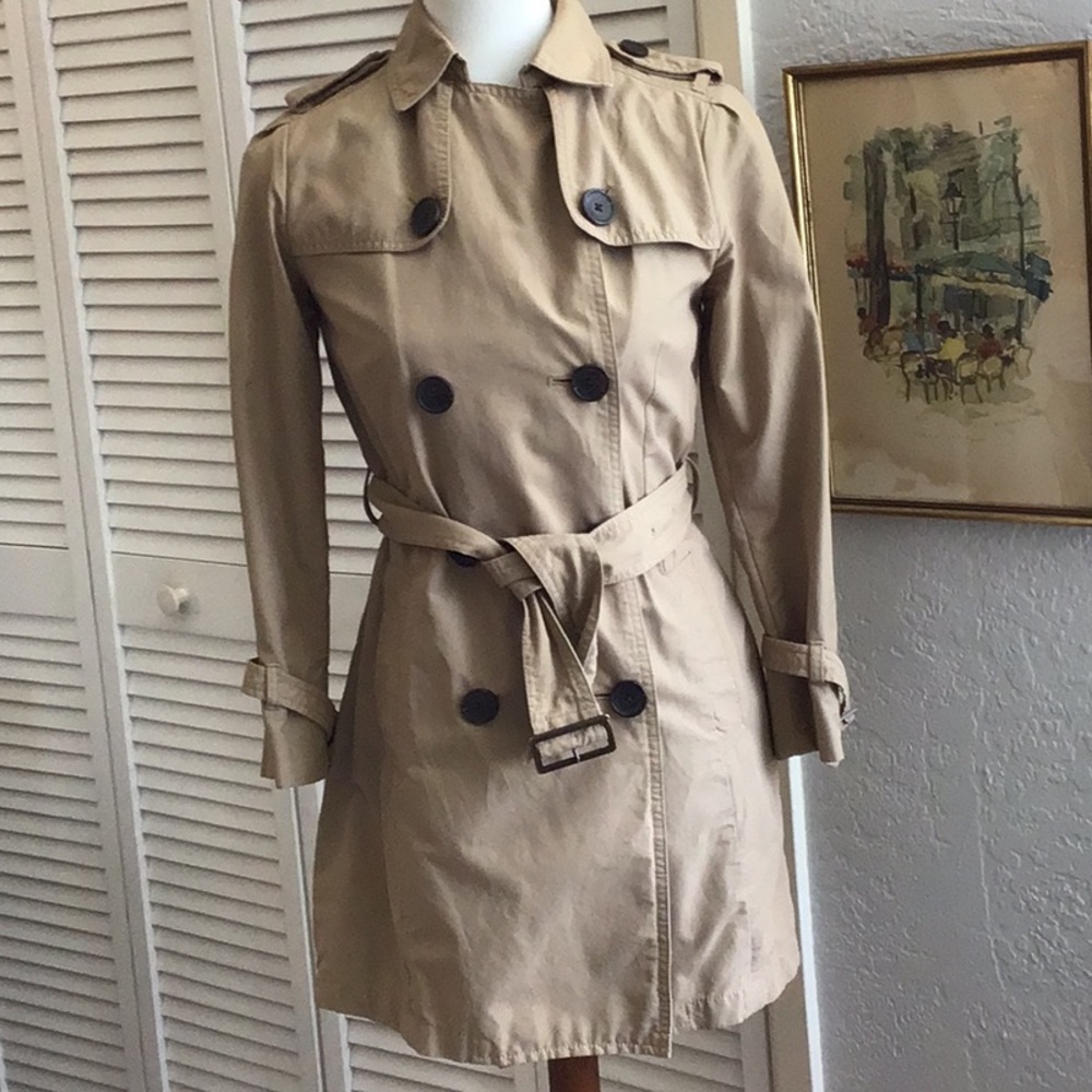 Petite Gap tan trench coat